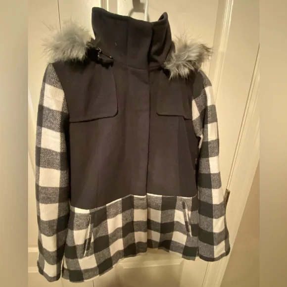 Celebrity Pink Color Block Coat With Detachable Sherpa Lined Fur Hood Like New - Picture 9 of 9